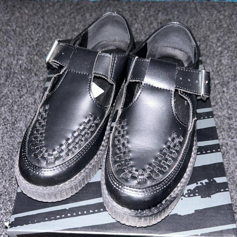 Tuk strap shoes